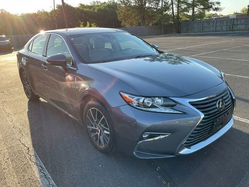 Used 2017 Lexus ES 350 w/ Navigation System Package FWD image 3
