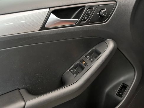 Used 2016 Volkswagen Jetta SE FWD image 10