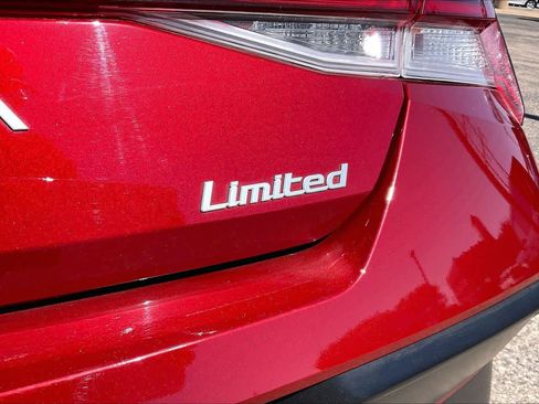 Used 2024 Hyundai Elantra Limited FWD image 29