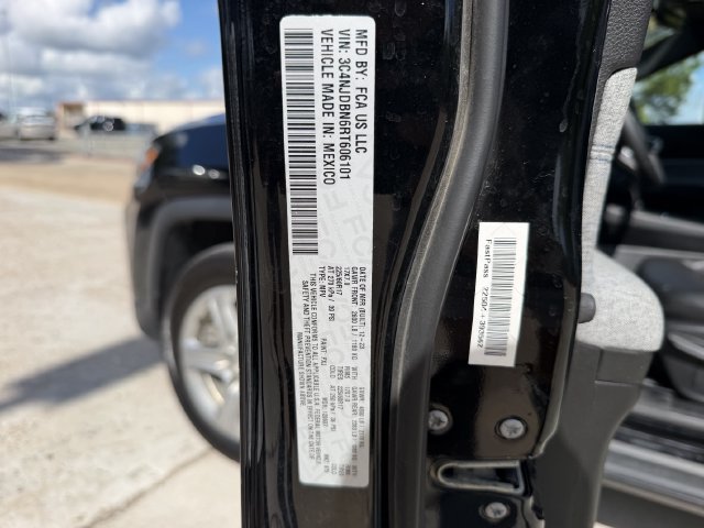 Used 2024 Jeep Compass Latitude AWD/4WD image 28