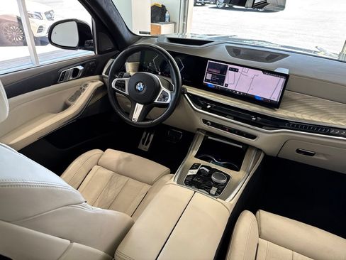 Used 2024 BMW X7 xDrive40i w/ M Sport Package AWD/4WD image 49