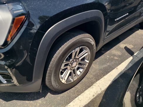 Used 2026 GMC Terrain Elevation FWD image 2