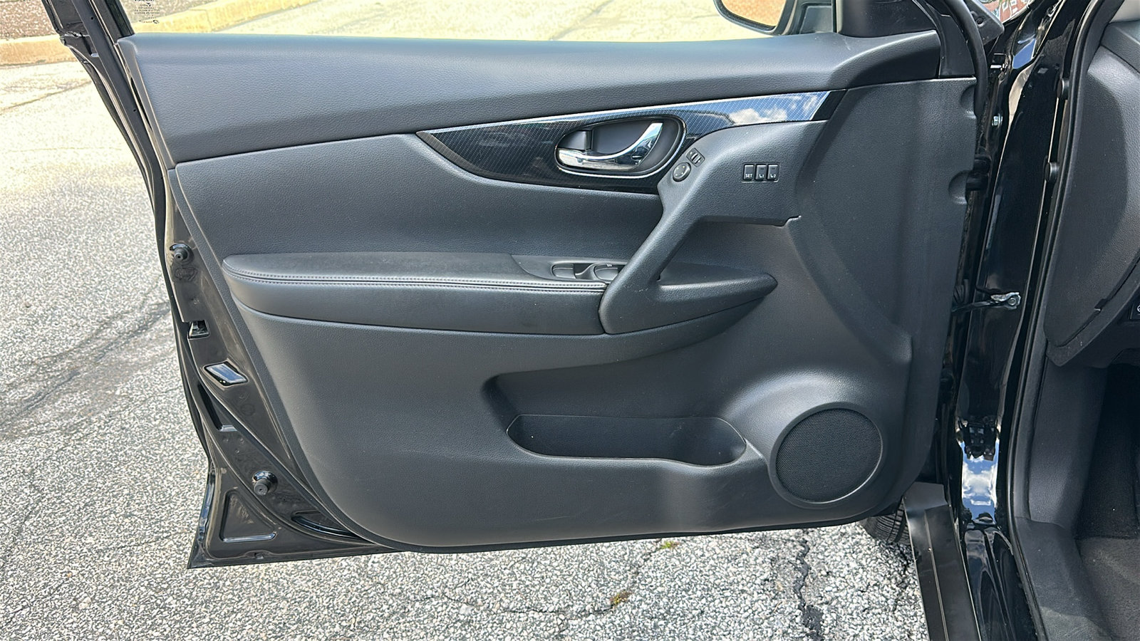 Used 2019 Nissan Rogue SL AWD/4WD image 14