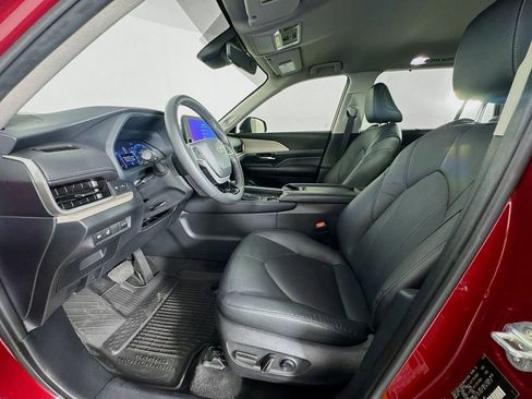 Used 2024 Toyota Grand Highlander Limited image 15