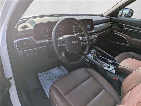 Used 2024 Kia Telluride EX w/ EX Captain's Chair Package image 10