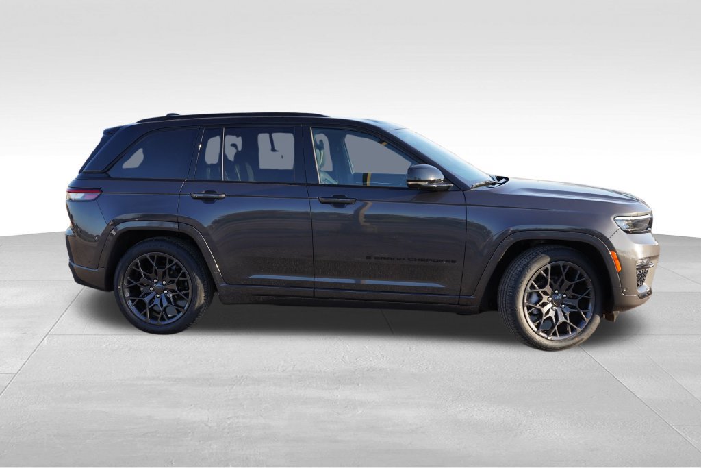Certified 2025 Jeep Grand Cherokee Summit w/ Obsidian Package AWD/4WD image 4