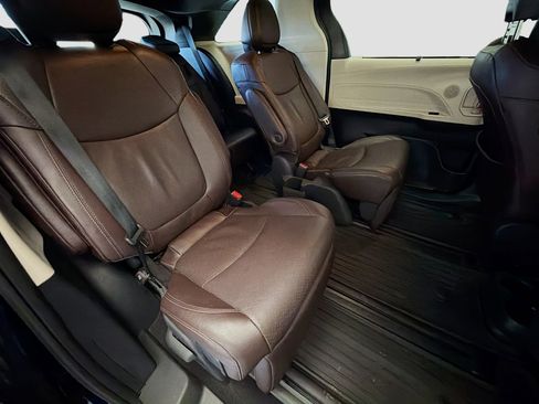Used 2022 Toyota Sienna Platinum FWD image 13