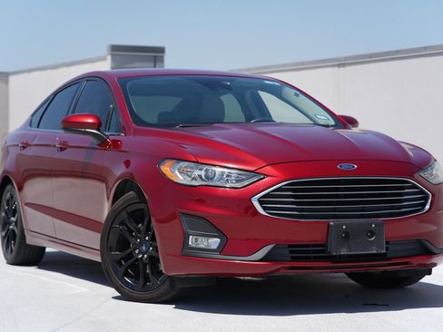 Used 2019 Ford Fusion SE w/ Equipment Group 151A FWD image 1