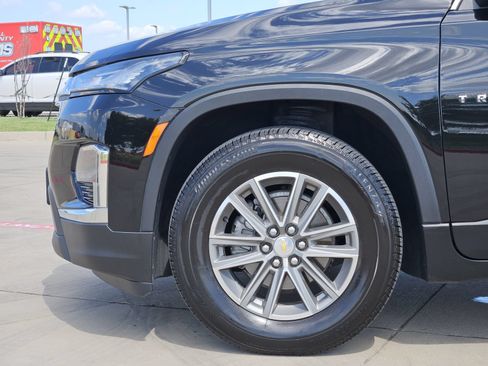 Certified 2023 Chevrolet Traverse LT FWD image 11