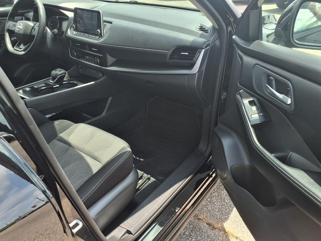 Used 2026 Nissan Rogue SV FWD image 23
