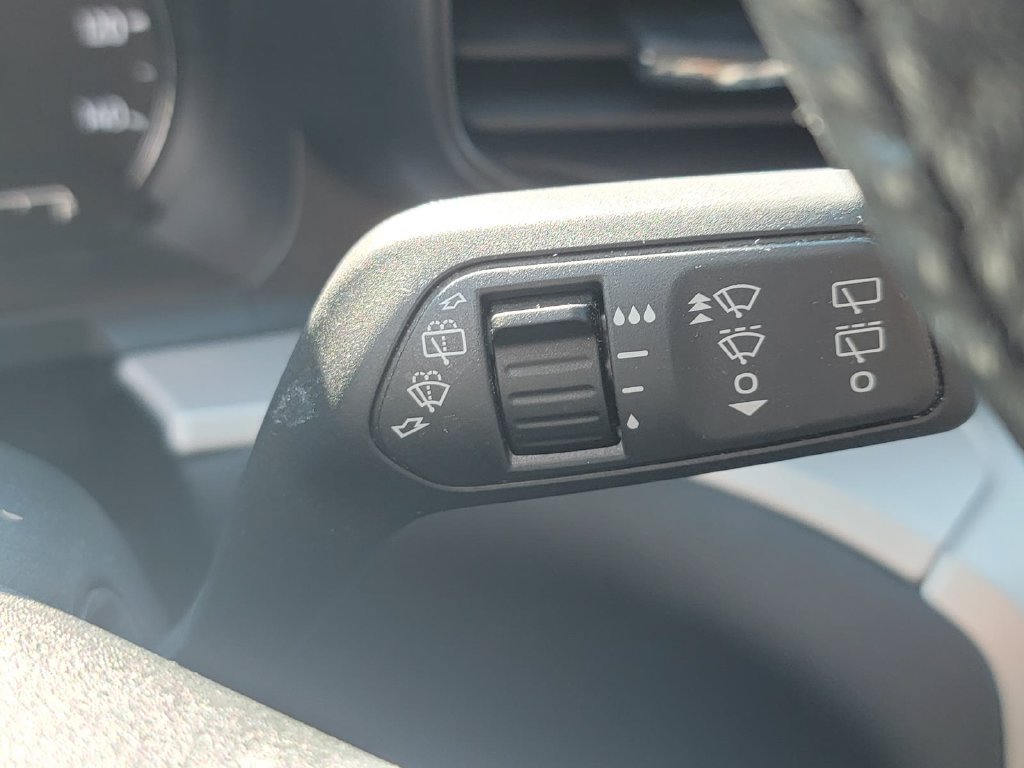 Used 2023 Ford Explorer XLT AWD/4WD image 20