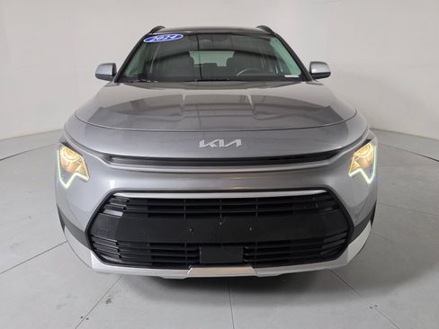 Used 2024 Kia Niro EX w/ EX Cold Weather Package FWD image 8