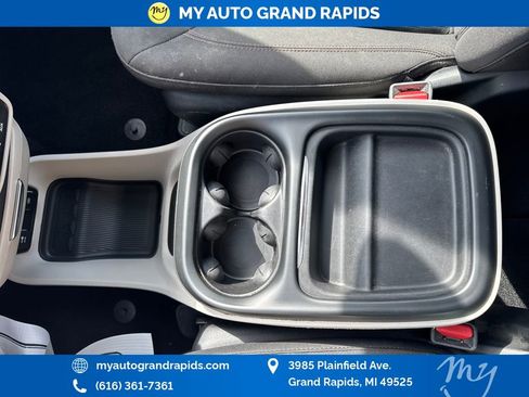 Used 2020 Chrysler Pacifica Touring w/ Cold Weather Group FWD image 29