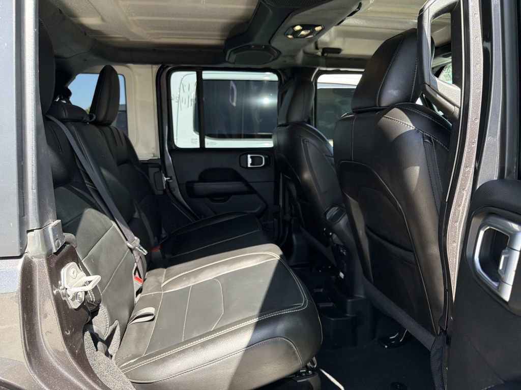 Used 2023 Jeep Wrangler Unlimited Sahara AWD/4WD image 11