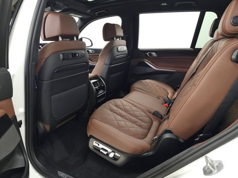 Used 2025 BMW X7 xDrive40i w/ M Sport Package AWD/4WD image 38