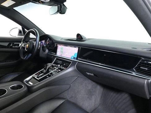 Certified 2021 Porsche Panamera image 17