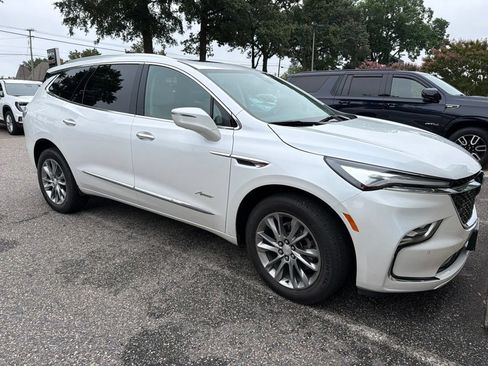Used 2022 Buick Enclave Avenir w/ Avenir Technology Package AWD/4WD image 4