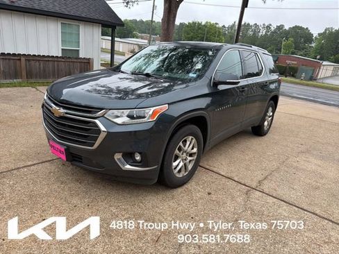Used 2018 Chevrolet Traverse LT FWD image 3