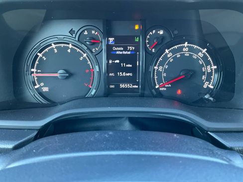Used 2022 Toyota 4Runner SR5 Premium w/ Moonroof Package AWD/4WD image 19