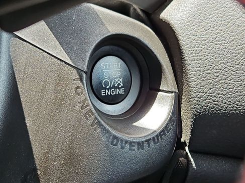 Used 2020 Jeep Renegade Trailhawk w/ Popular Equipment Group AWD/4WD image 23