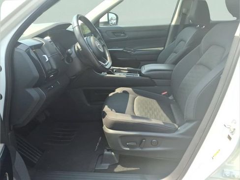 Used 2024 Nissan Pathfinder SV FWD image 17