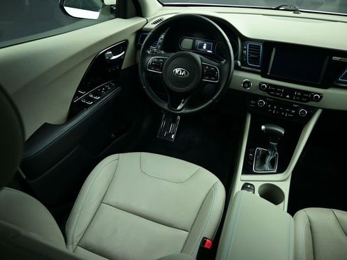 Used 2017 Kia Niro Touring image 17