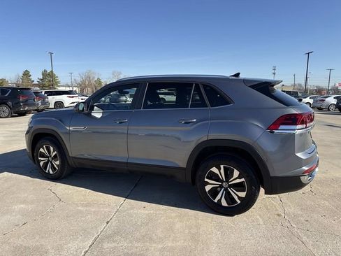 Used 2025 Volkswagen Atlas Cross Sport SE image 6