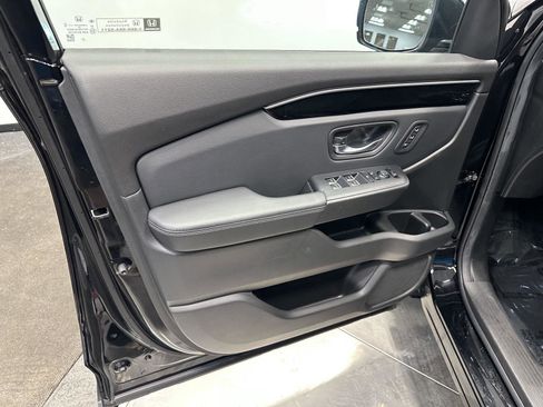 Certified 2025 Honda Pilot Touring image 12