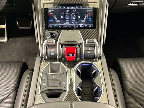 Used 2022 Lamborghini Urus image 14