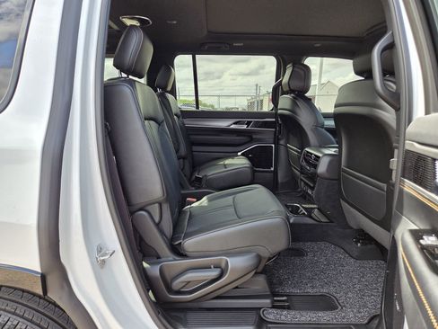 New 2026 Jeep Grand Wagoneer 4WD image 17