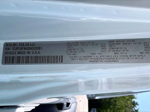 Used 2025 Jeep Wrangler Unlimited Rubicon AWD/4WD image 34