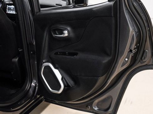 Used 2018 Jeep Renegade Latitude image 49