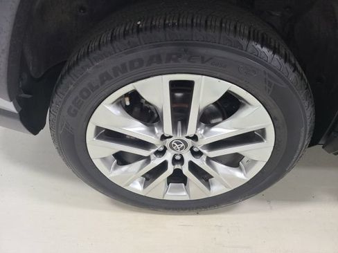 Used 2019 Toyota RAV4 XLE Premium FWD image 36