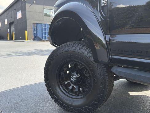 Used 2021 Ford F250 Lariat w/ Lariat Ultimate Package AWD/4WD image 30