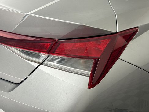 Used 2021 Hyundai Elantra SEL image 34