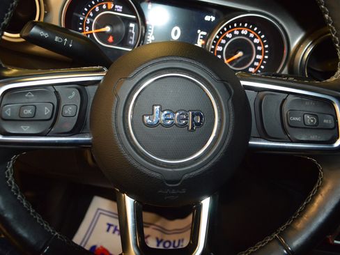 Used 2018 Jeep Wrangler Unlimited Sahara image 18