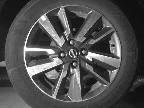 Used 2025 Nissan Versa SV image 15