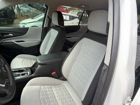 Used 2022 Chevrolet Equinox LS w/ LS Convenience Package FWD image 17