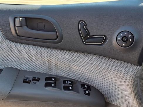 Used 2007 Kia Sedona EX image 17