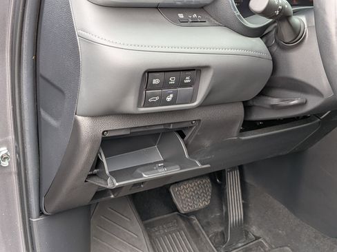 Used 2024 Toyota Highlander Platinum AWD/4WD image 17