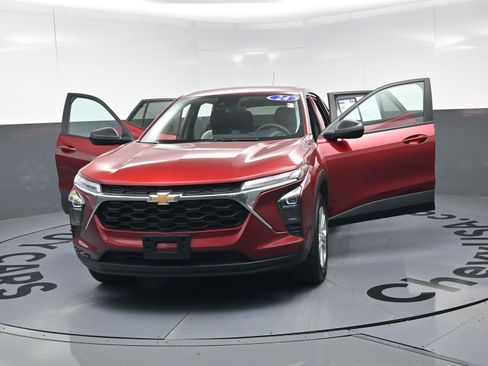 Used 2024 Chevrolet Trax LS w/ Driver Confidence Package image 22