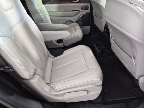Used 2021 Jeep Grand Cherokee L Overland w/ Luxury Tech Group IV AWD/4WD image 35