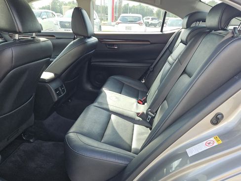 Used 2015 Lexus ES 350 w/ Luxury Package FWD image 4