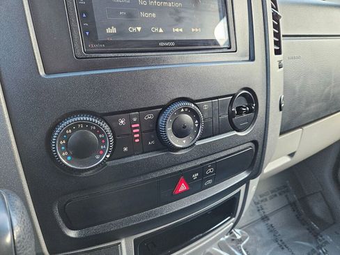 Used 2011 Mercedes-Benz Sprinter 2500 image 20