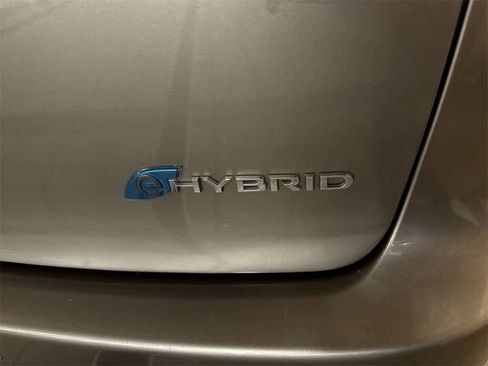 Used 2018 Chrysler Pacifica Touring-L image 28