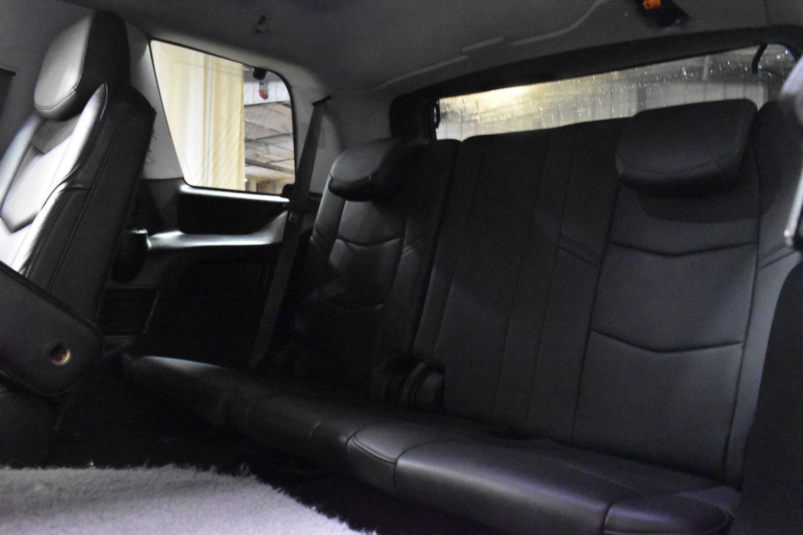 Used 2020 Cadillac Escalade Premium Luxury w/ Escalade Sport Edition AWD/4WD image 7