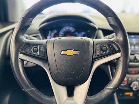 Used 2019 Chevrolet Trax LT w/ LT Convenience Package image 24