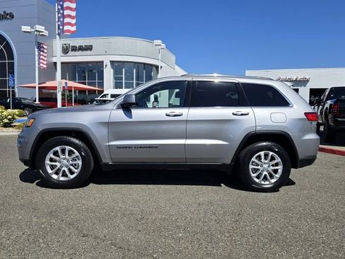 Used 2021 Jeep Grand Cherokee Laredo image 8