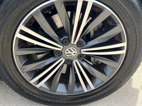 Used 2018 Volkswagen Tiguan SE w/ 18" Alloy Wheels Package image 8