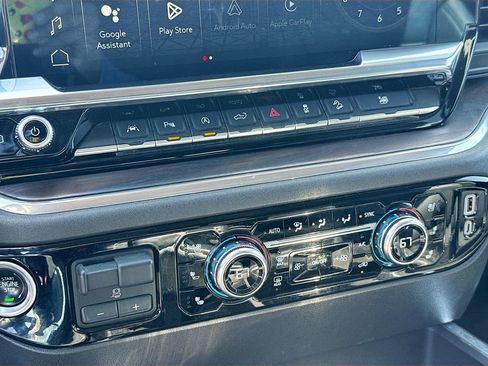 Used 2024 GMC Sierra 1500 SLT image 18